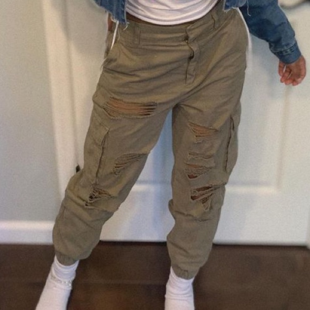 Army Green cargo vintage pants. Only been worn twice